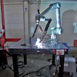 Zvárací robot COBOT LORCH Welding