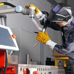 Kolaboratívny robot COBOT LORCH welding