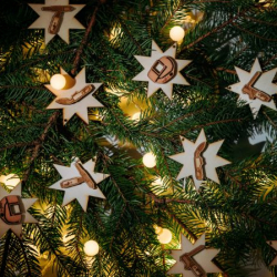 vianocne-dekoracie-ozdoby-na-stromcek-zvaracie-dizajn-horaky-kukla