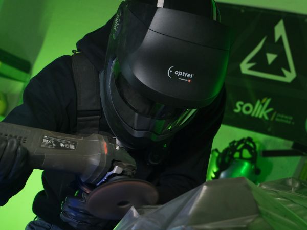 svareci-kukla-optrel-helix-na-svarovani-bruseni-s-vyklopem