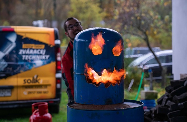 Plazmou rezaný svetlonos nielen na Halloween